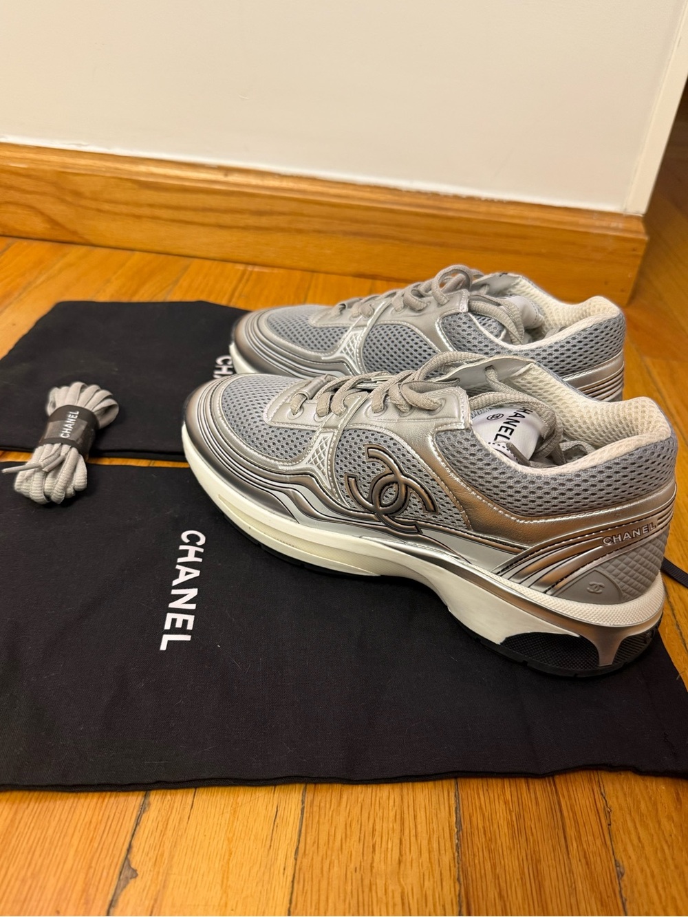 Chanel Wmns CC Logo Sneaker size 38